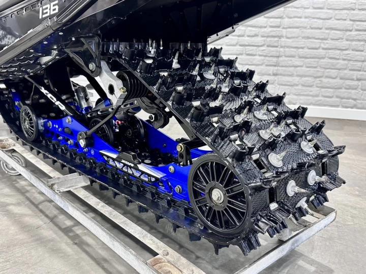 2024 POLARIS INDY XCR 850 MATRYX 136'' + GPS 7'' + SEULEMENT 1740 KM + GARANTIE + RARE & A1 