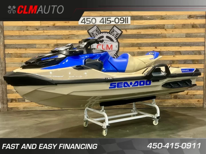 2025 BRP SEA-DOO WAKE PRO 230 H.P + IBR + VTS + IDF + AUDIO + ENSEMBLE TECH + 3 PASSAGERS + SEULEMENT 24 HR + RARE & A1 