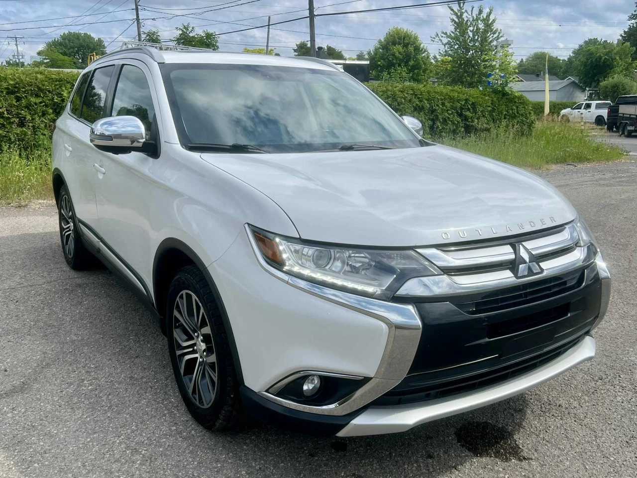 2017 MITSUBISHI OUTLANDER E.S AWD/4X4 + 7 PASSAGERS + CUIR + TOUTE ÉQUIPÉE + A1  Image principale