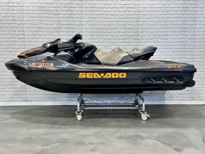 2021 BRP SEA-DOO GTX 230 H.P + IBR + VTS + AUDIO PREMIUM + SEULEMENT 32 HR + 3 PASSAGERS + RARE & A1 