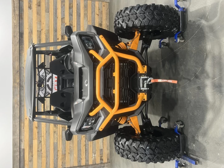 2025 BRP CAN-AM COMMANDER XT-P 1000R EFI + 4WD + DPS + FOX + SEULEMENT 1049 KM + RARE & IMPECCABLE A1 