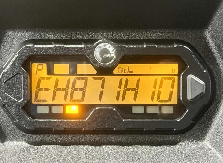2018 BRP CAN-AM DEFENDER HD-5 + D.P.S + 4X4 + MAGS + 3 PASSAGERS + 15310 KM 