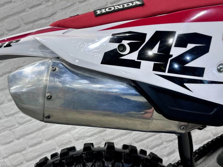 2024 HONDA CRF 250R PGM-FI + 4 TEMPS + SEULEMENT 52.5 HEURES + RARE & A1 
