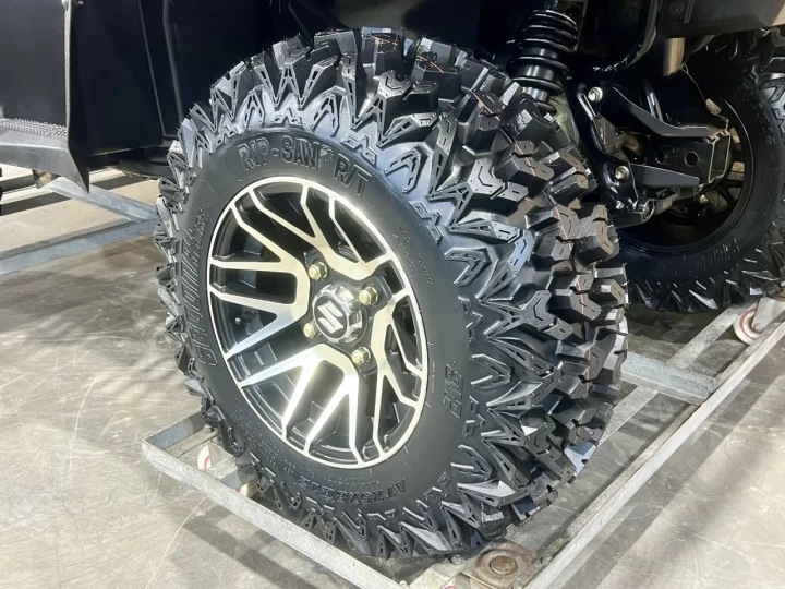 2019 SUZUKI KING QUAND AXI + 4X4 + EPS + 6758 KM + NOIR SATIN + RARE & A1 