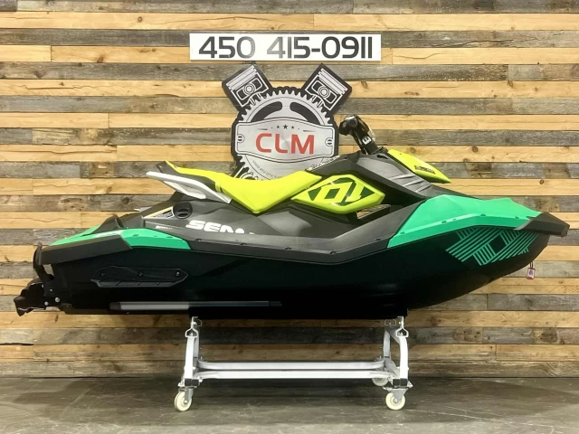 BRP SEA-DOO SPARK TRIXX 2UP + IBR + VTS + SEULEMENT 18 HR + RARE & CONDITION A1  2020