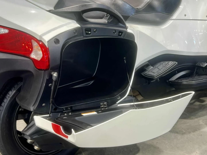2015 BRP CAN-AM SPYDER RT-S SE-6 (SEMI-AUTOMATIQUE) + ROTAX 1330 cc ACE EFI + 63044 KM 
