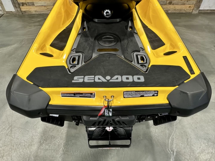 2023 BRP SEA-DOO GTR 230 H.P + IBR + VTS + 3 PASSAGERS +SEULEMENT 15 HR + RARE & A1 