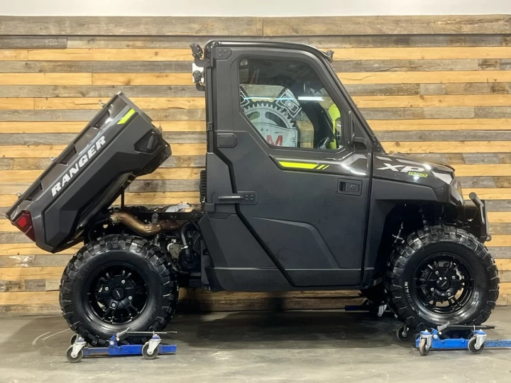 2023 POLARIS RANGER XP 1000 NORTH STAR EDITION ULTIMATE + RIDE COMMAND + AIR CLIMATISÉ + CHAUFFAGE + CABINE FERMER + TOUTE ÉQUIPÉE 