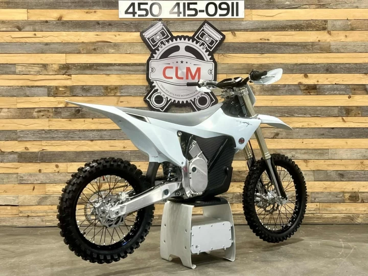 2025 STARK FUTURE VARG 1.2 MX 60 HP @ 80 H.P (ALPHA) + FLAMBANT NEUF 0 HR + GARANTIE 2 ANS + RARE SUR LE MARCHÉ 