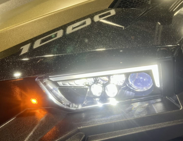 2023 POLARIS GENERAL 4 XP 1000 DLX-DELUXE EDITION + 4X4 + EPS + RIDE COMMAND GPS - AUDIO + 4 PASSAGERS + GARANTIE SEPT 2028 