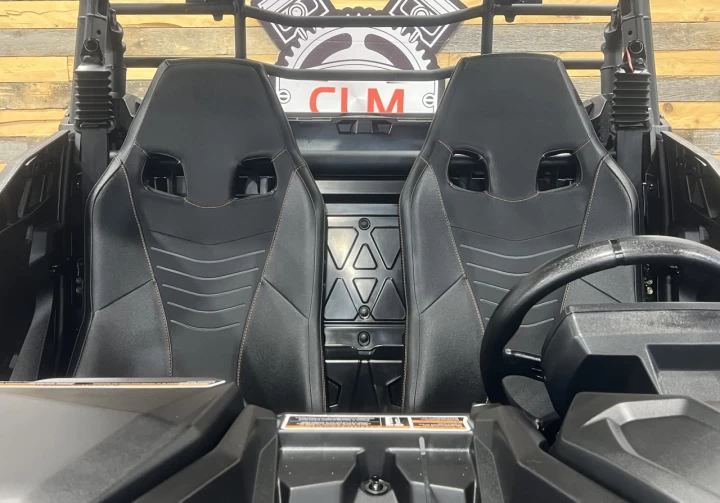 2025 BRP CAN-AM COMMANDER XT-P 1000R EFI + 4WD + DPS + FOX + SEULEMENT 1049 KM + RARE & IMPECCABLE A1 