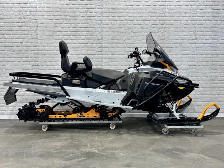 2023 BRP SKI-DOO EXPEDITION S.E = SPECIAL EDITION 900 ACE TURBO EFI 130 HP WT = WIDE TRACK 154'' X 20'' + BANC PASSAGER + 7555 KM + COULEUR RARE & A1 