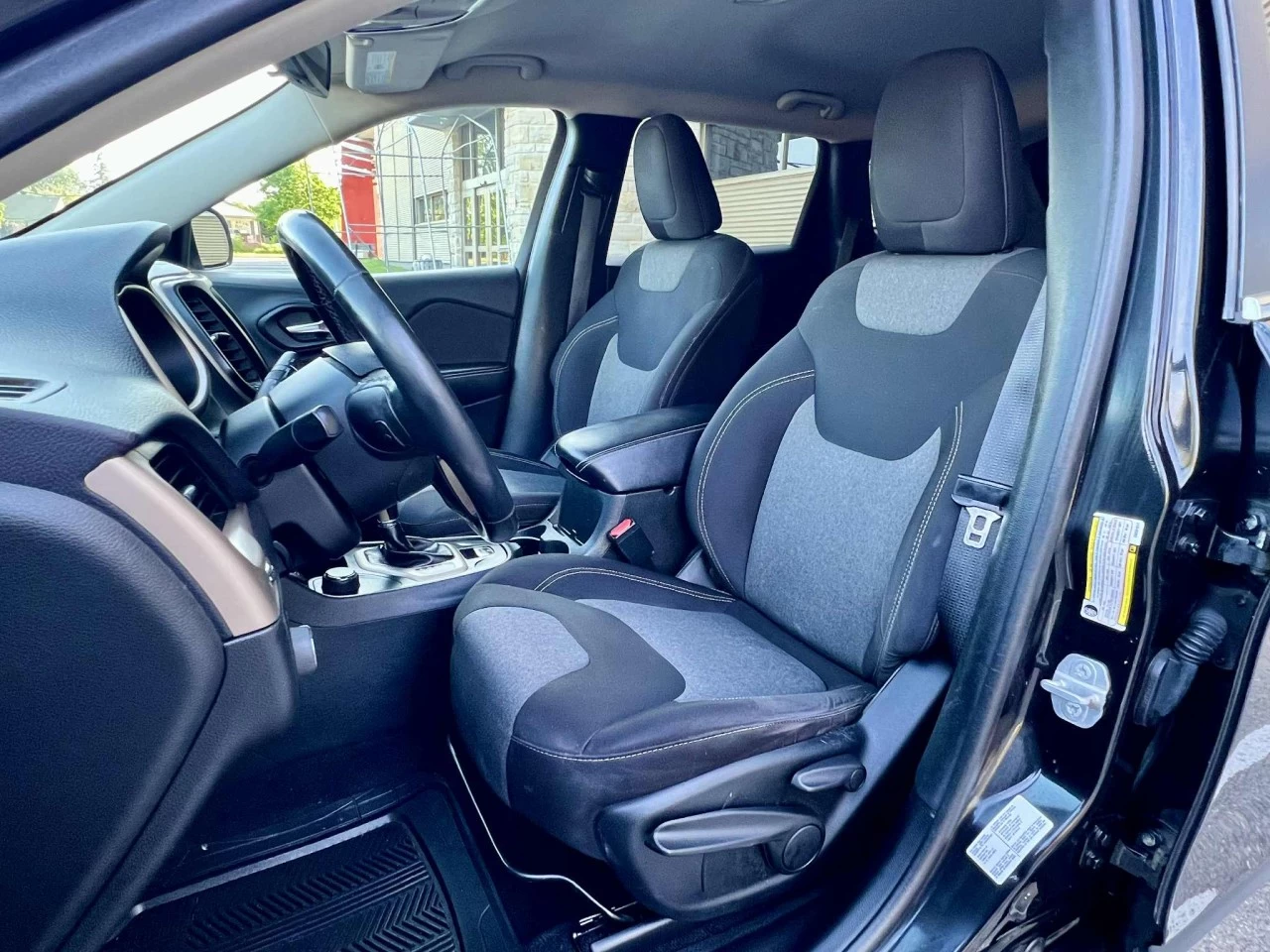2014 JEEP CHEROKEE EDITION NORTH + V6 + 4X4 + 5 PASSAGERS + 196750 KM + PAS DE ROUILLE A1  Image principale