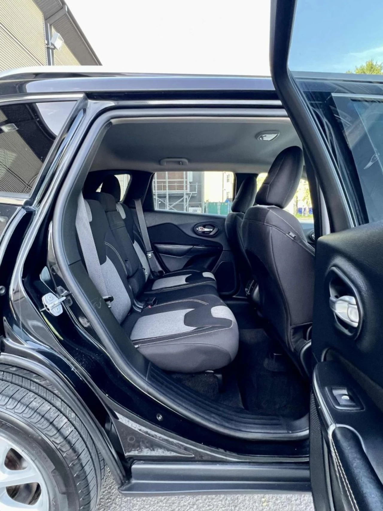 2014 JEEP CHEROKEE EDITION NORTH + V6 + 4X4 + 5 PASSAGERS + 196750 KM + PAS DE ROUILLE A1  Image principale
