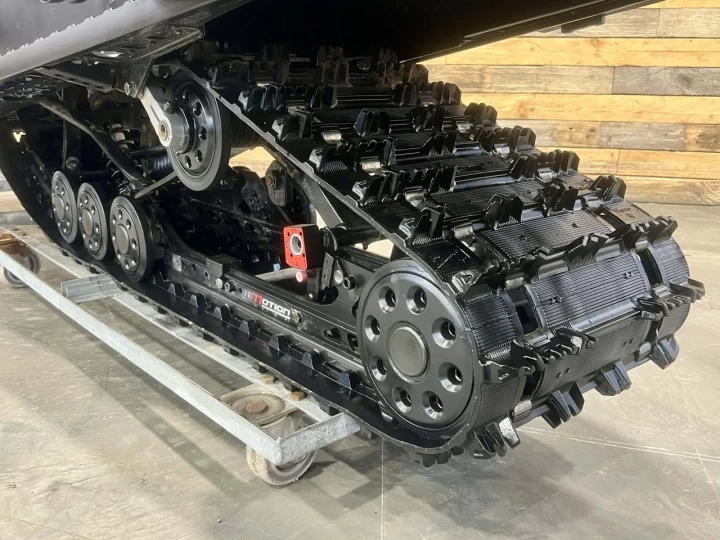 2018 BRP SKI-DOO GRAND TOURING S.E 1200 EFI 4-TEC 137'' + SUSPENSION A AIR + SEULEMENT 6935 KM + RARE & A1 