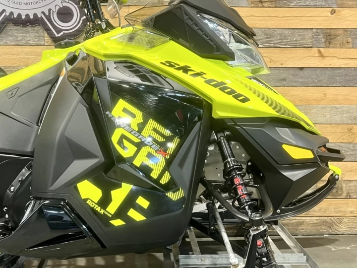 2018 BRP SKI-DOO RENEGADE X 1200 EFI 4-TEC 137'' ITC + 19763 KM + COULEUR RARE & CONDITION A1 