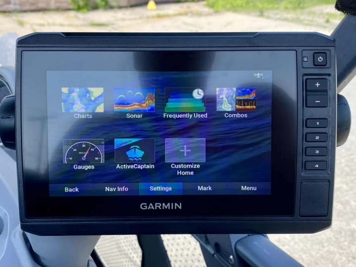 2022 BRP SEA-DOO SWITCH CRUISE 18' + ROTAX 230 HP + IBR + VTS + IDF + GPS + JL AUDIO PREMIUM + TOIT BIMINI + REMORQUE + 43 HR + A1 
