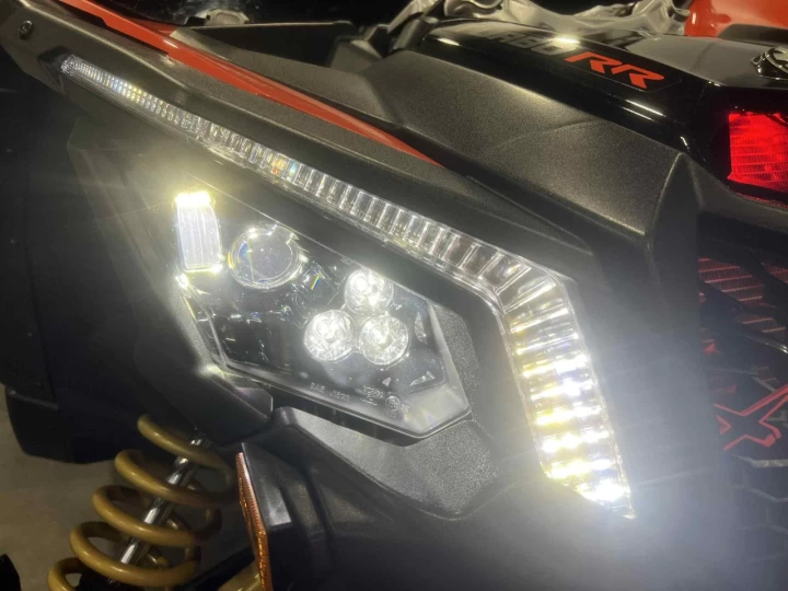 2020 BRP CAN-AM MAVERICK X3 X-RS TURBO ''RR'' 195 HP + 4X4 + DPS + 72 POUCES + RARE 