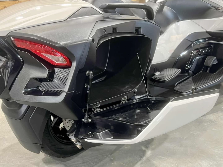 2020 BRP CAN-AM SPYDER RT SE-6 (SEMI-AUTOMATIQUE) + 56770 KM + COULEUR ET MODELE RARE + CONDITION A1 
