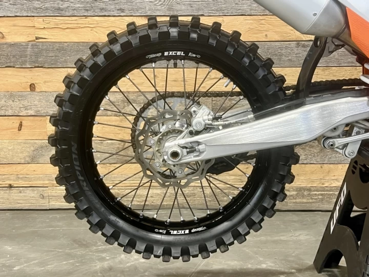 2022 KTM 450 SX-F EFI + SEULEMENT 23 HR + 4 TEMPS + RARE & CONDITION A1 