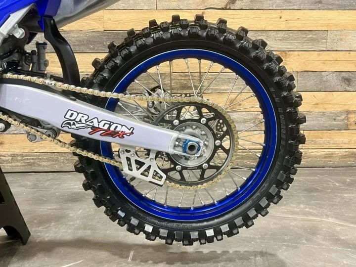 2024 YAMAHA YZ 450F EFI + 4 TEMPS + SEULEMENT 25 HR + LOOK UNIQUE & CONDITION A1 