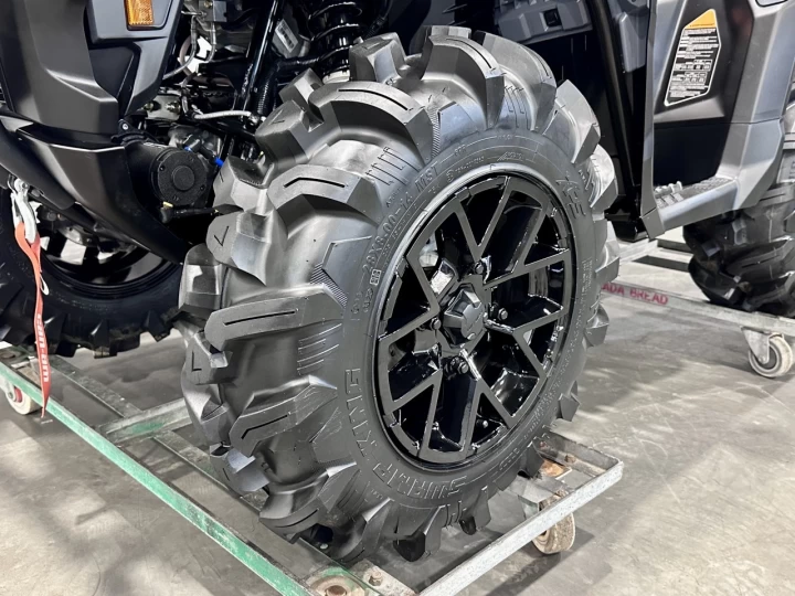 2026 BRP CAN-AM OUTLANDER X-MR 700 EFI + 4WD + DPS + SEULEMENT 815 KM + GARANTIE B.E.S.T 2030 + RARE & A1 