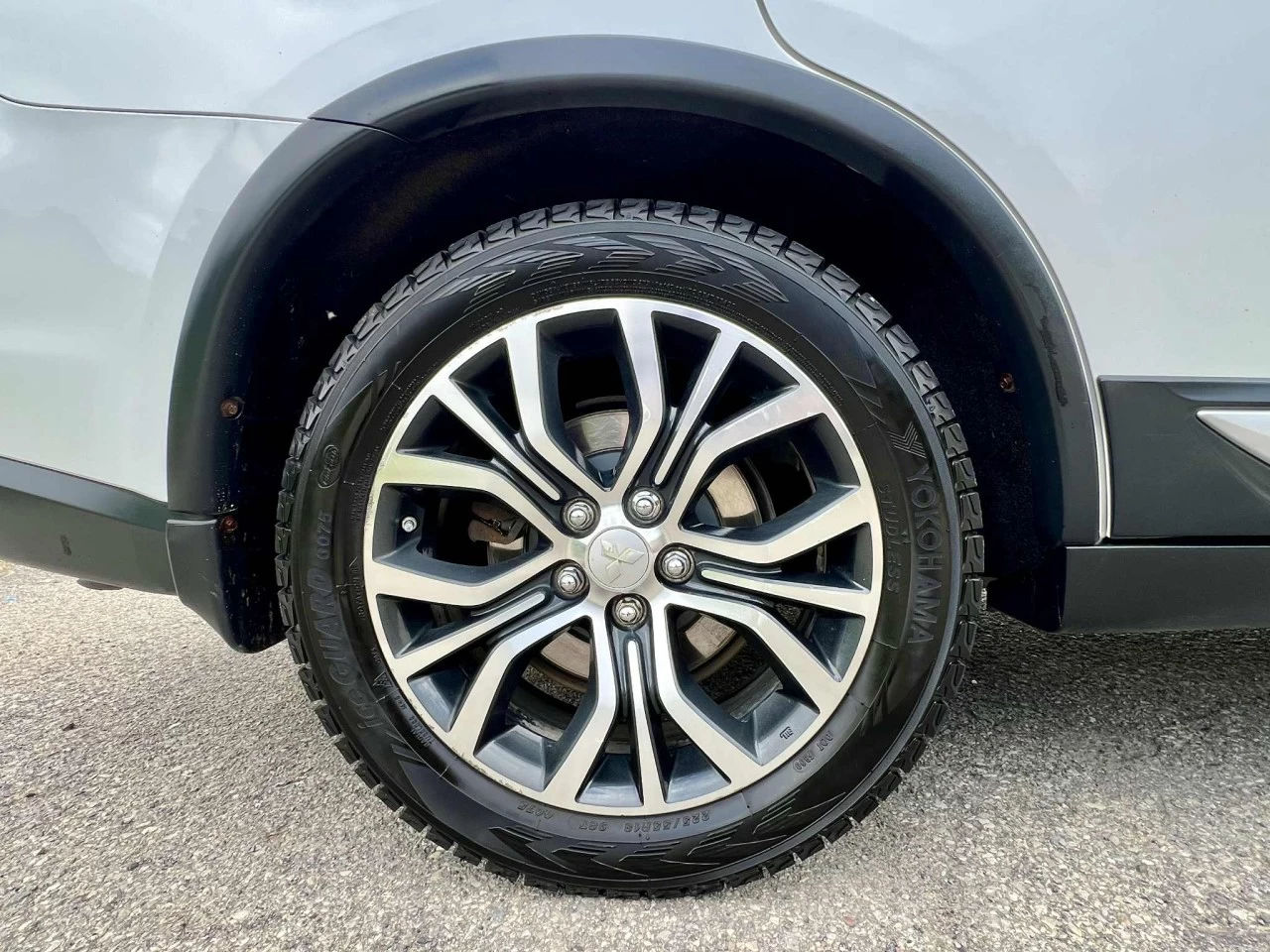 2017 MITSUBISHI OUTLANDER E.S AWD/4X4 + 7 PASSAGERS + CUIR + TOUTE ÉQUIPÉE + A1  Image principale