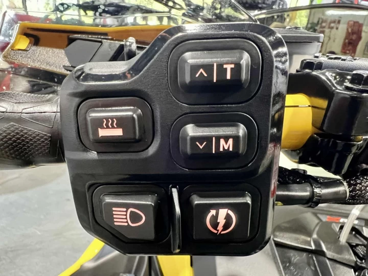2025 BRP SKI-DOO RENEGADE X-RS 900 ACE TURBO R 180 HP + REV GEN5 + GARANTIE BEST + 7512 KM + RARE & A1 