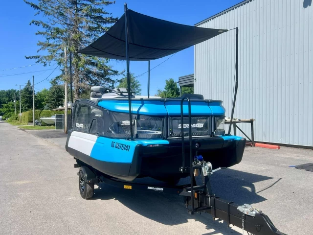 BRP SEA-DOO SWITCH COMPACT 13' ROTAX 170 HP + IBR + VTS + GPS + TOIT + REMORQUE DLX + SEULEMENT 89 HR + RARE & CONDITION A1  2023