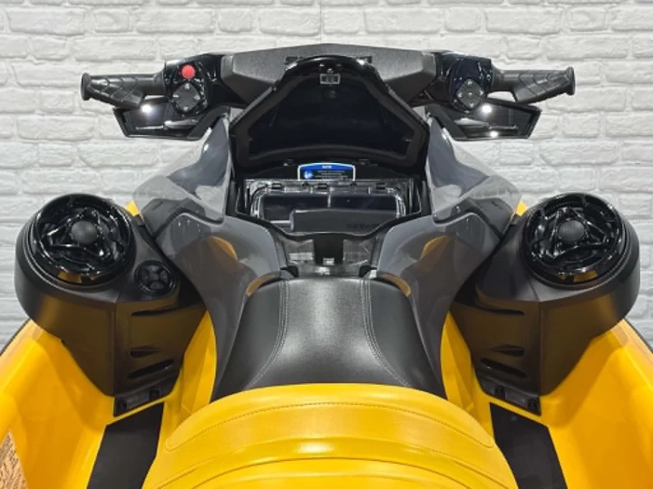 2022 BRP SEA-DOO GTR 230 H.P + IBR + VTS + AUDIO + 3 PASSAGERS + SEULEMENT 65 HR + RARE & A1 
