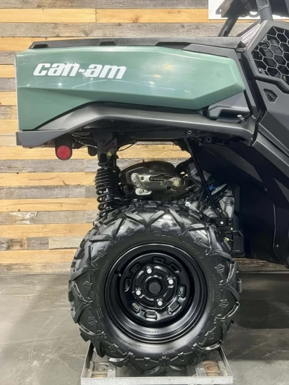 2025 BRP CAN-AM COMMANDER 700 EFI + 4X4 + DPS + BAS KM + 2 X EN INVEMTAIRE 