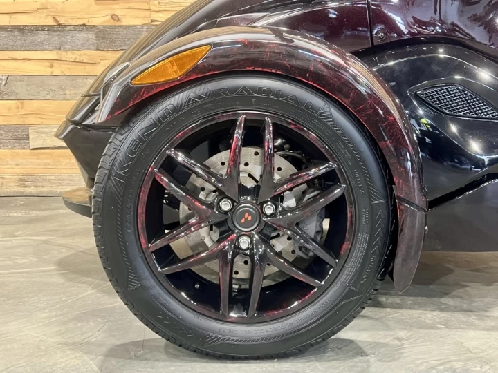 2011 BRP CAN-AM SPYDER RS-S SE-5 (SEMI-AUTOMATIQUE) BAS KM 27853 KM + COLEUR & LOOK UNIQUE + A1 
