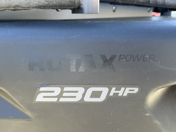 2025 BRP SEA-DOO SWITCH 18' EDITION FISH + ROTAX 230 HP + IBR + VTS + IDF + GPS + AUDIO + TOIT BIMINI + REMORQUE + RARE & A1 
