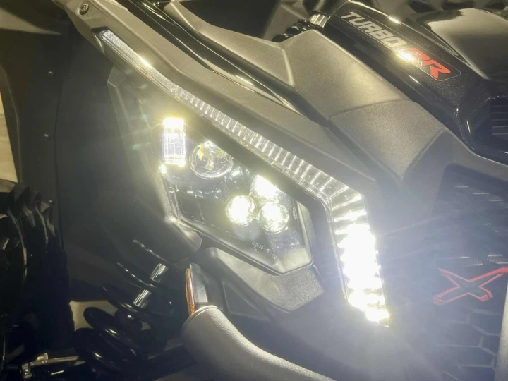 2024 BRP CAN-AM MAVERICK MAX X3 X-DS TURBO RR 200 HP + 4X4 + DPS + FOX + PLUSIEURS OPTIONS $$$ 