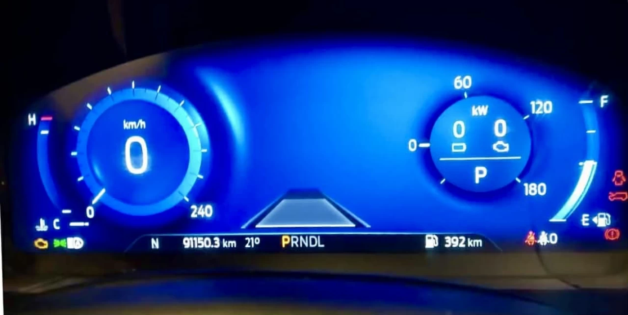 2020 FORD ESCAPE TITANIUM HYBRIDE AWD + 91150 KM + MODELE LUXUEUX & TOUTE ÉQUIPÉE  Image principale