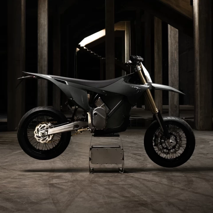 2026 STARK FUTURE VARG SM - SUPERMOTARD + LEGALE SUR LA ROUTE + 60 HP @ 80 HP + 2 ANS DE GARANTIE + QUANTITÉ LIMITÉE 