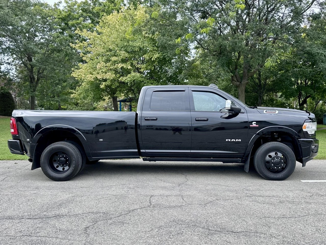 2019 RAM 3500 LARAMIE CUMMINS 6.7L H.O - HIGH OUTPUT + CREW CAB + 4WD + BOITE LONGUE + SUSPENSION A AIR + RARE & A1  Image principale