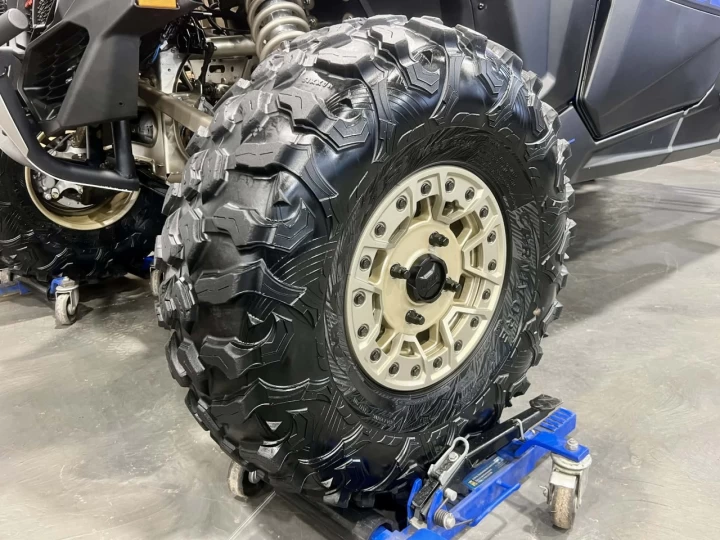 2023 BRP CAN-AM MAVERICK MAX X3 X-RS TURBO ''RR'' 200 H.P + DPS + 4X4 + 72'' + SMART SHOX + TOIT AUDIO + SEULEMENT 1509 KM 