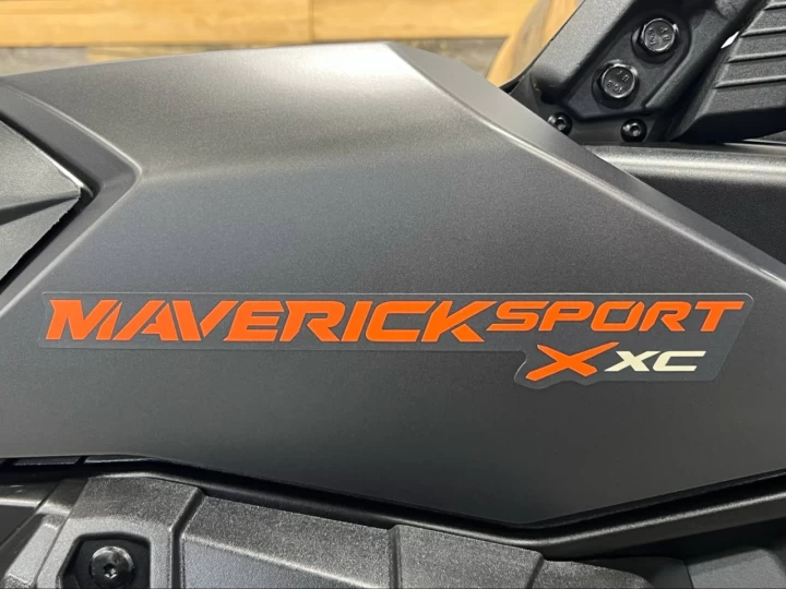 2022 BRP CAN-AM MAVERICK SPORT 1000R X-XC + DPS + 4X4 + SEULEMENT 1522 KM + CONDITION IMPECCABLE A1 