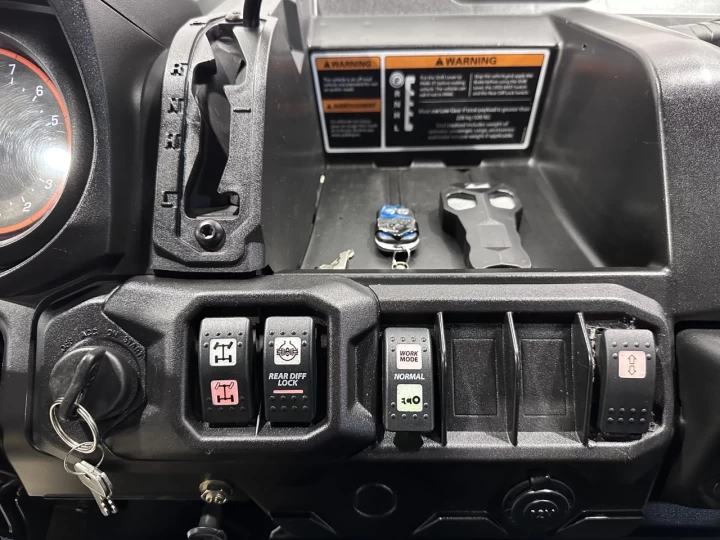2016 BRP CAN-AM DEFENDER XT HD-10 EFI + 4WD + DPS + CABINE + CHAUFRETTE + 11130 KM + RARE & A1 