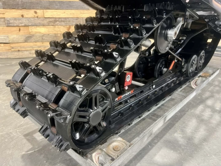 2023 BRP SKI-DOO RENEGADE X 850 E-TEC 137'' + REV GEN5 + SEULEMENT 5718 KM + CONDITION A1 