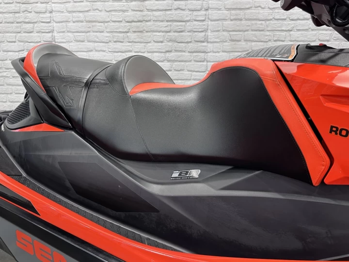 2016 BRP SEA-DOO RXT-X 260 H.P A/S PAR FOX + IBR + VTS + SEULEMENT 136 HR + 3 PASSAGERS + RARE & A1 