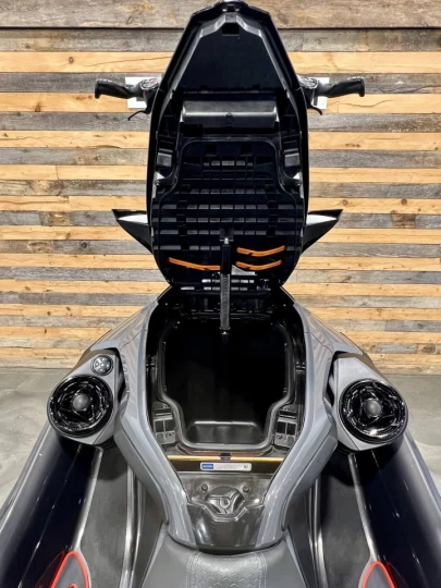 2022 BRP SEA-DOO RXT-X 300 HP + IBR + VTS + AUDIO PREMIUM + ENSEMBLE TECH + 3 PASSAGERS + 46 HR SEULEMENT 