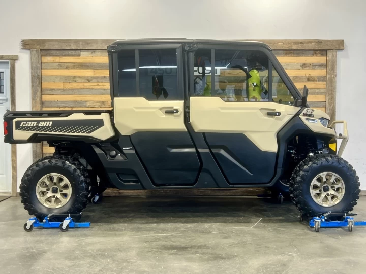 2025 BRP CAN-AM DEFENDER MAX CREW HD-10 LIMITED + 4WD + DPS + 650 KM SEULEMENT + 6 PASSAGERS + TOUTE ÉQUIPÉE+ RARE & A1 