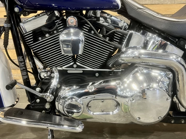 2006 HARLEY DAVIDSON FLSTN SOFTAIL DELUXE + LOOK UNIQUE & CUSTOM + ROUE AVANT 21'' + AUBAINE $$$ 