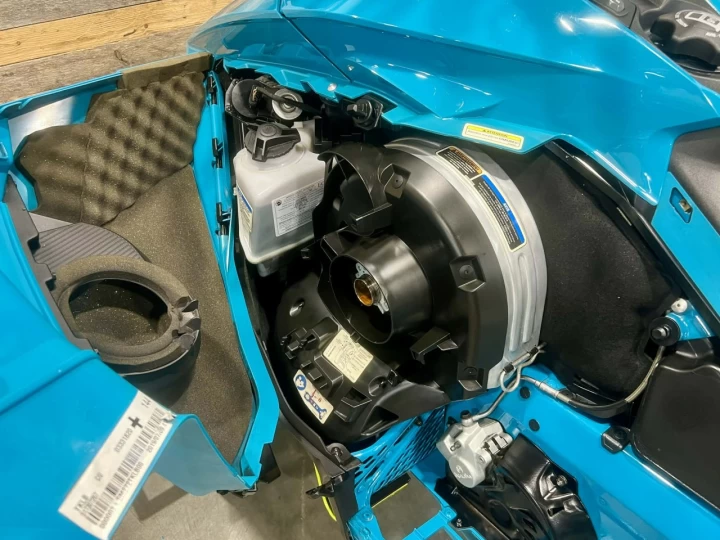 2020 BRP SKI-DOO SUMMIT X 850 E-TEC SHOT 165'' + SEULEMENT 2328 KM + PONT NEUF 0 KM + CONDITION A1 