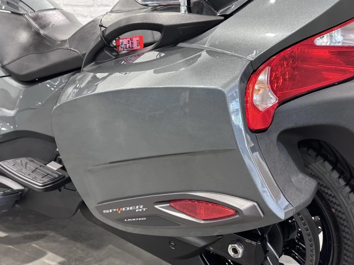 2018 BRP CAN-AM SPYDER RT LIMITED EDITION DARK SE-6 (SEMI-AUTOMATIQUE) ROTAX 1330 cc ACE EFI + 56197 KM + RARE & A1 