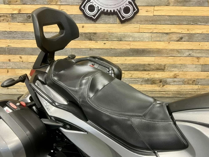 2013 BRP CAN-AM SPYDER ST-S / SE-5 (SEMI-AUTOMATIQUE) + SEULEMENT 30505 KM + CONDITION A1 