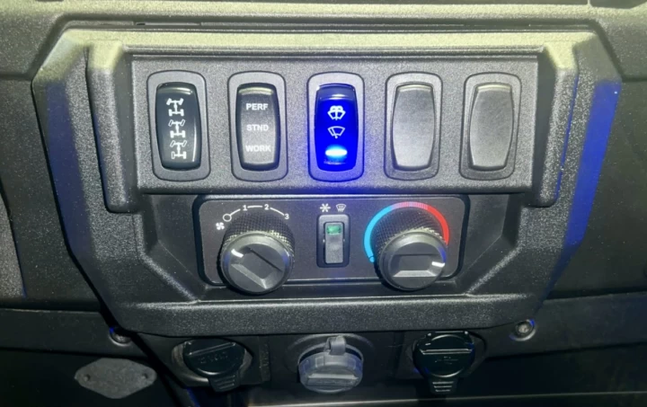 2023 POLARIS RANGER XP 1000 NORTH STAR EDITION ULTIMATE + RIDE COMMAND + AIR CLIMATISÉ + CHAUFFAGE + CABINE FERMER + TOUTE ÉQUIPÉE 