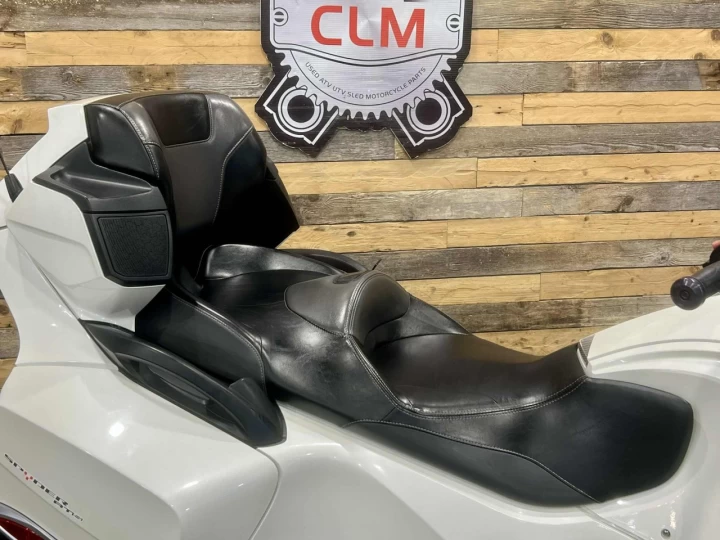 2015 BRP CAN-AM SPYDER RT-S SE-6 (SEMI-AUTOMATIQUE) + ROTAX 1330 cc ACE EFI + 63044 KM 